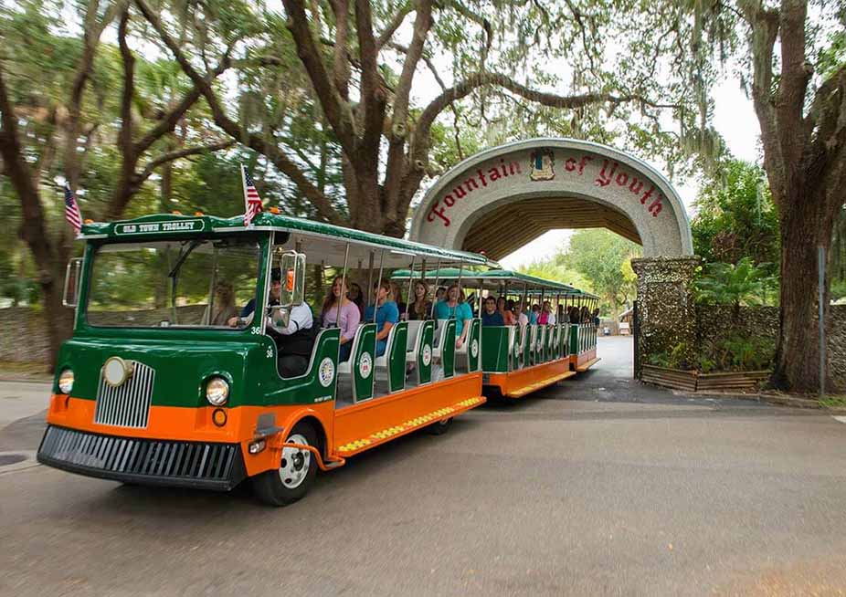 Trolley tour that circles around St. Augustine
